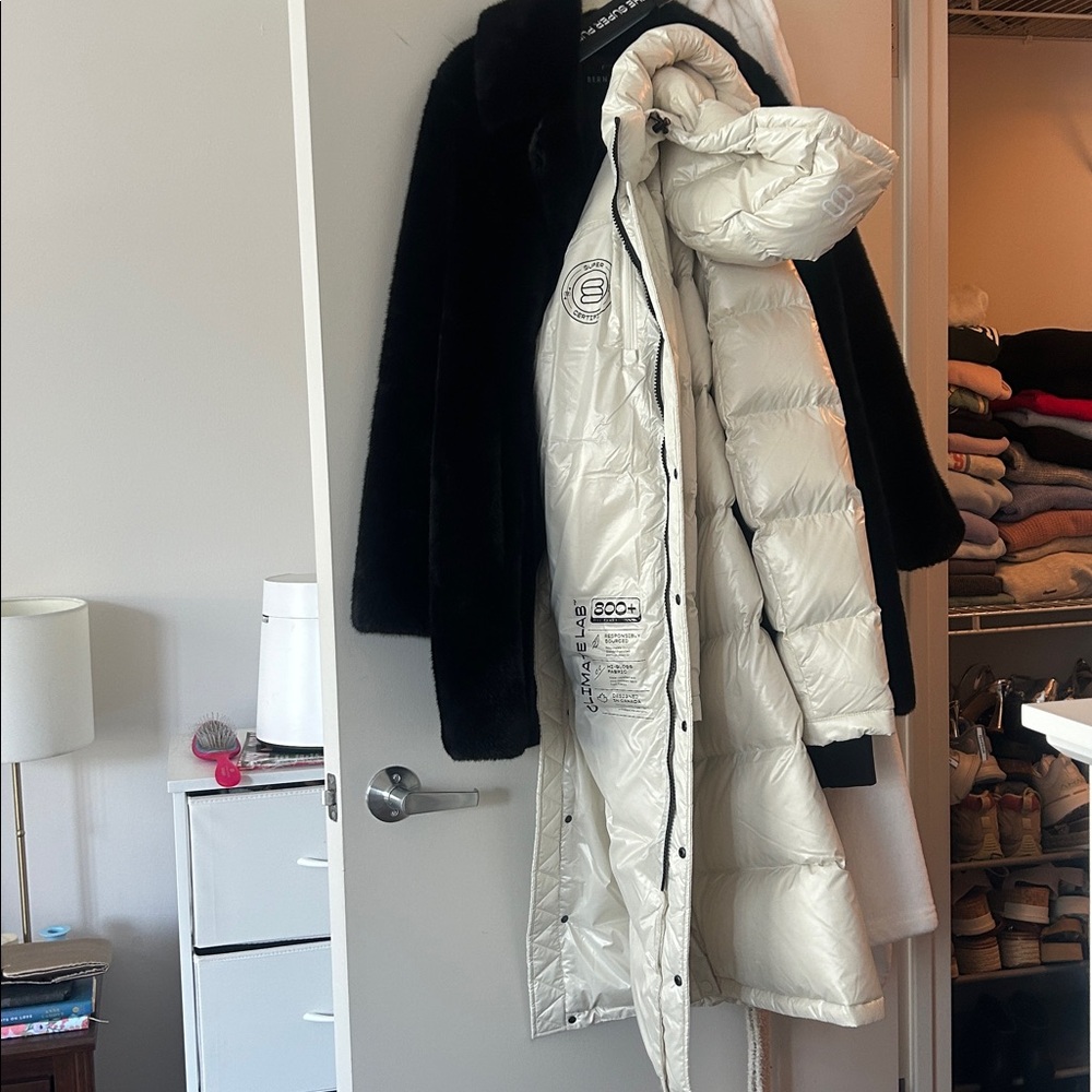 Aritzia Super Puff Long Hi-Gloss - Picture 2 of 5